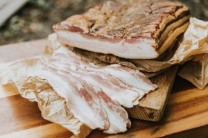 Bekon wędzony w stylu amerykańskim